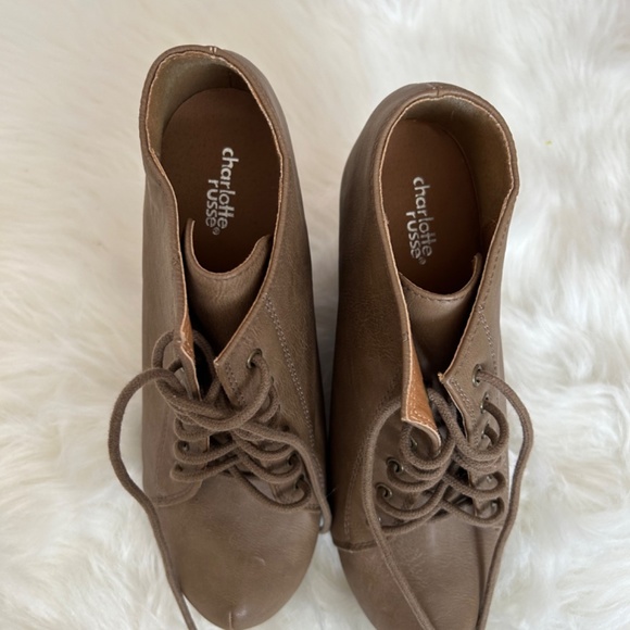 Tan Charlotte Russe platforms with laces - Picture 4 of 4